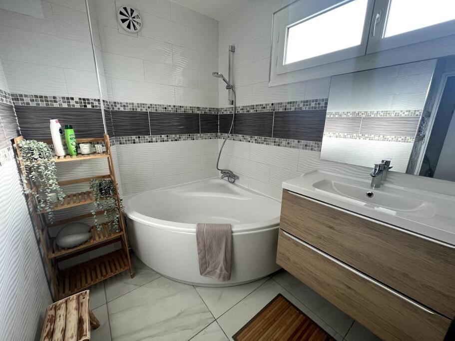 Hana Home Mantes-La-Jolie 6 Personnes Parking Public Gratuit Business&Family מראה חיצוני תמונה